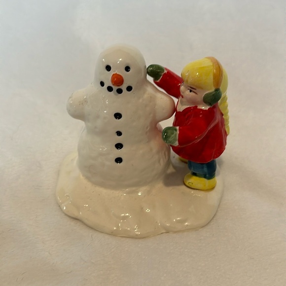 Dept 56 snow village people Girl and Snowman - Picture 1 of 8